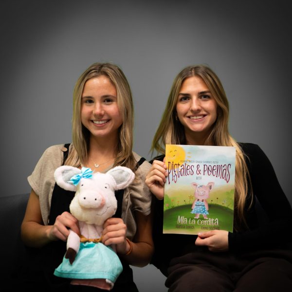 Marissa Terech (right) and Emma Muchow (left) with their book "Mia La Cerdita".